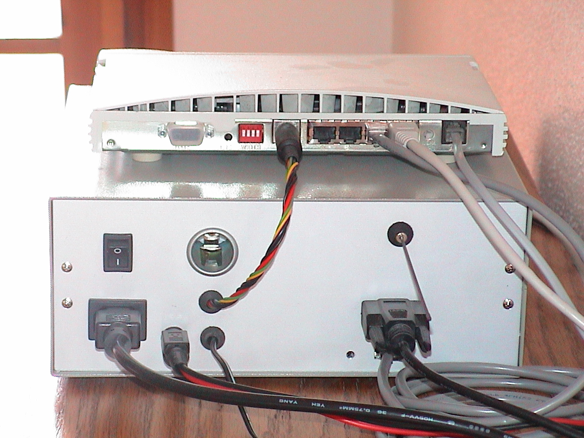PC de control y router ADSL (pulsa para ampliar)